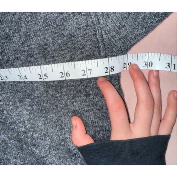 CeCe heart motif gray XL Sweater: Luxurious, Ultra-Soft, Chic Oversized Knit - Picture 6 of 7